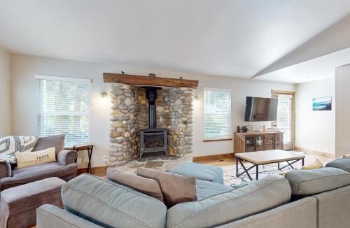 Tahoe Pines House | Homewood Cabin Among the Pines