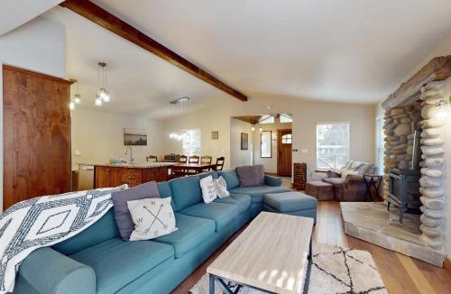 Tahoe Pines House | Homewood Cabin Among the Pines