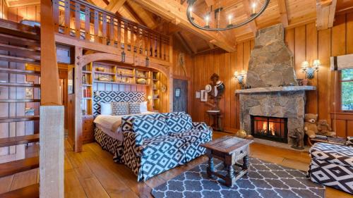 Homewood House | Homewood Lakefront by AvantStay