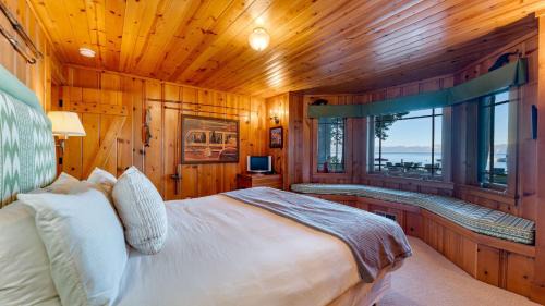 Homewood House | Homewood Lakefront by AvantStay