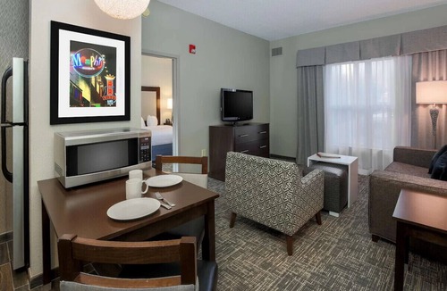 Ellendale Hotel | Homewood Suites : 1BR w/Breakfast, Pool&Gym