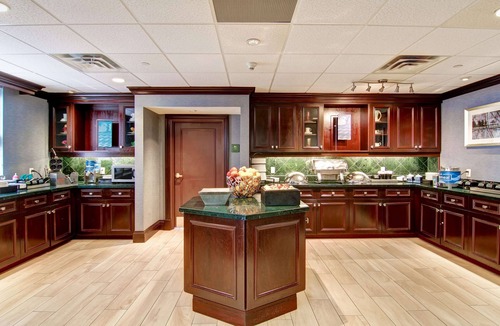 Gateway Hotel | Homewood Suites by Hilton Toronto Mississauga