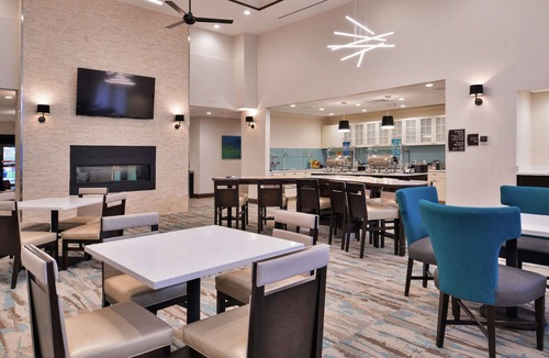 Des Moines Hotel | Homewood Suites by Hilton Des Moines Airport
