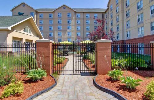 Gateway Hotel | Homewood Suites by Hilton Toronto Mississauga
