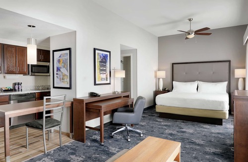 Champaign Hotel | Homewood Suites by Hilton Champaign-Urbana