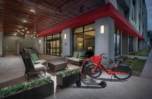 Rainey Street Historic District Hotel | Homewood Suites by Hilton Austin Downtown