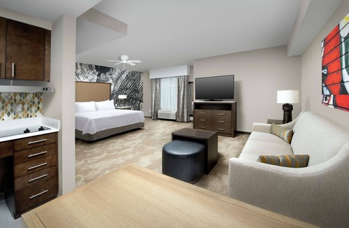 Rainey Street Historic District Hotel | Homewood Suites by Hilton Austin Downtown