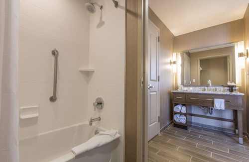 Houston Convention District Hotel | Homewood Suites by Hilton Houston Downtown Convention Center