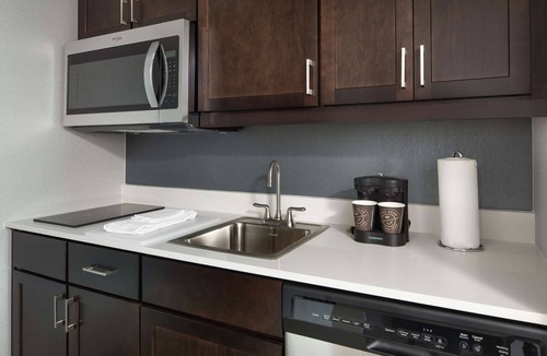 Teaneck Hotel | Homewood Suites by Hilton Teaneck Glenpointe