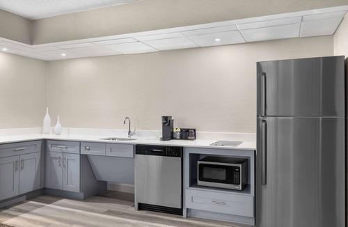 Downers Grove Hotel | Homewood Suites by Hilton Downers Grove Chicago