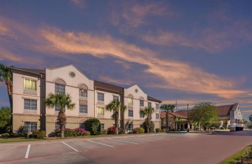 Bonanza Hotel | Homewood Suites Laredo at Mall Del Norte