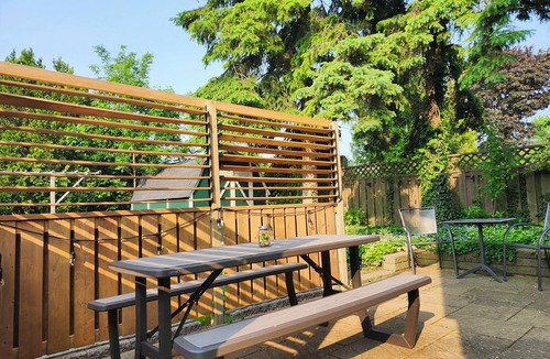 Hamilton Apartment | Homey 2-Bdrm apartment with driveway parking, patio, king bed, close to highway