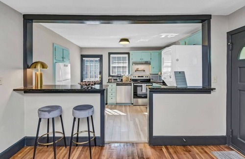 Earlewood House | Homey 2BR in Earlewood