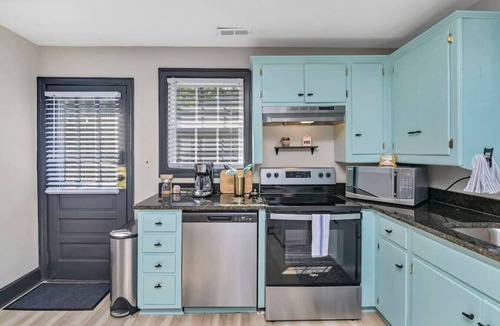 Earlewood House | Homey 2BR in Earlewood