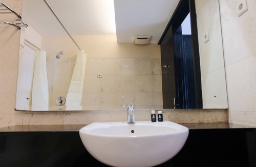 Braga Apartment | Homey 3Br Apartment At Braga City Walk