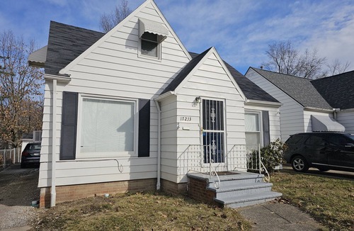 Maple Heights House | Homey 3BR near CLE! Firepit, Games and Stars!