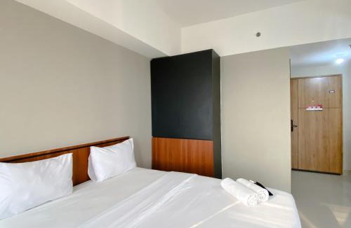 Duren Sawit Apartment | Homey and Minimalist Studio Gateway Park LRT City Jatibening Apartment By Travelio