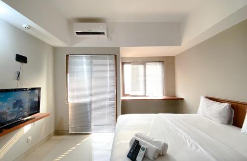 Duren Sawit Apartment | Homey and Minimalist Studio Gateway Park LRT City Jatibening Apartment By Travelio