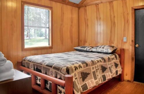 Bloomington House | Homey Cabin in Bloomington with Views