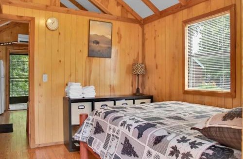 Bloomington House | Homey Cabin in Bloomington with Views