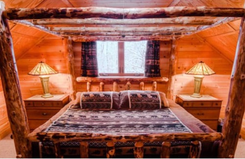 Sandstone House | Homey cabin