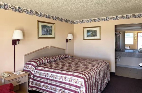 Seminole Hotel | Homey & Comfy Room w/Free Parking Perfect for Road Trippers