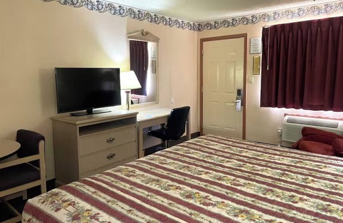 Seminole Hotel | Homey & Comfy Room w/Free Parking Perfect for Road Trippers