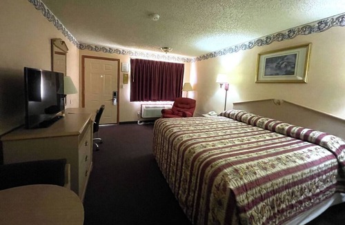 Seminole Hotel | Homey & Comfy Room w/Free Parking Perfect for Road Trippers