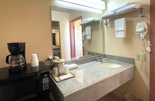 Seminole Hotel | Homey & Comfy Room w/Free Parking Perfect for Road Trippers