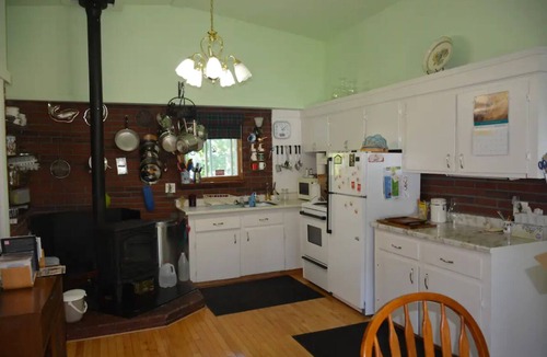 Boularderie Cottage | Homey cottage on Great Bras d'Or Lake.
