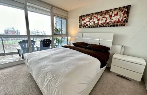 Bathurst Quay Bed & Breakfast | Homey Master Bedroom