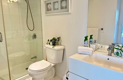Bathurst Quay Bed & Breakfast | Homey Master Bedroom