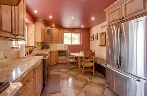 Cascade-Chipita Park Apartment | Homey Mtn View Escape: 11 Mi to Garden of the Gods