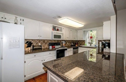 Hot Springs Village House | Homey, Roomy, with Lake View!