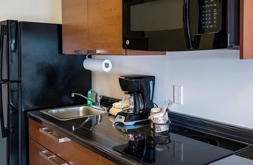 Berwick Hotel | Homey Space w/Kitchen Near Ankeny Art Center & Cascade Falls Aquatic Center