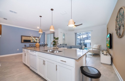 Kissimmee Ski Chalet | Homey Townhouse 4Bed/3Bath/Pool/5Min Disney