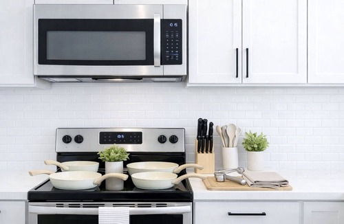 Sherman Apartment | Homey WorkerFriendly 2BR Space + Gym, Pool & Lndry