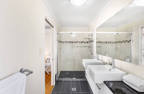 Sunnybank House | Homy Self-Contained Unit @ SunnybankCBD w/Parking