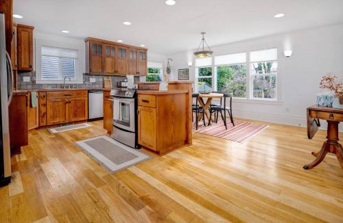 McMinnville House | Honey Bea