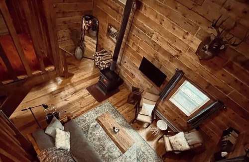De Soto House | Honey Bear Acres/HOT TUB/Sleeps 4