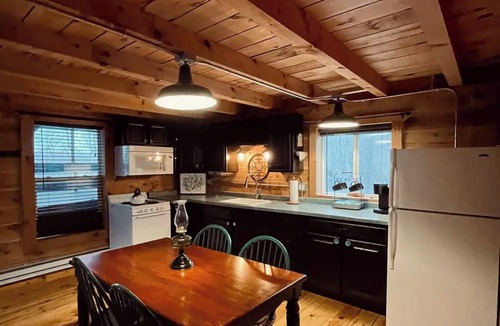 De Soto House | Honey Bear Acres/HOT TUB/Sleeps 4
