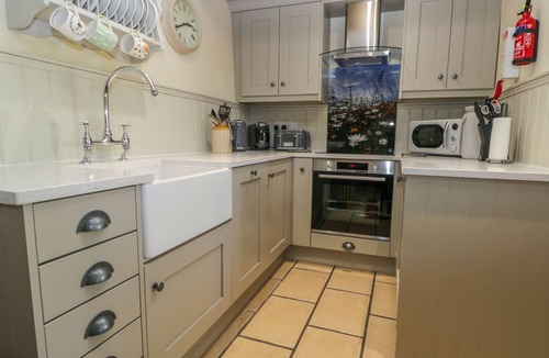 Staintondale Cottage | Honey Bee Cottage