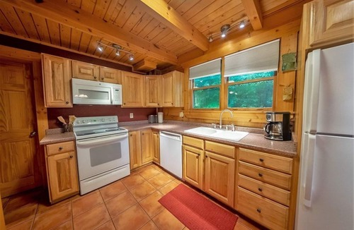 Laurel Lakes Cabin | Honey Bee Hill by Carolina Properties - Mother's Day Getaway