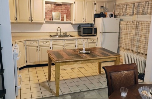 Albany House | Honey Comb Hideout 3Br. House Albany