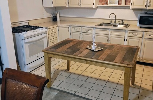 Albany House | Honey Comb Hideout 3Br. House Albany