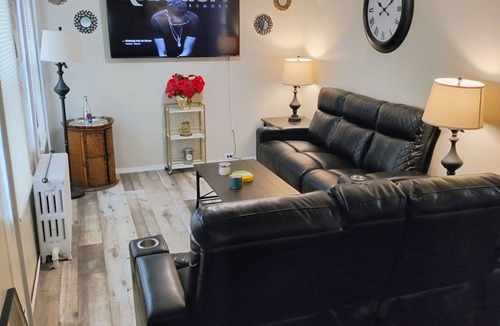 Albany House | Honey Comb Hideout 3Br. House Albany