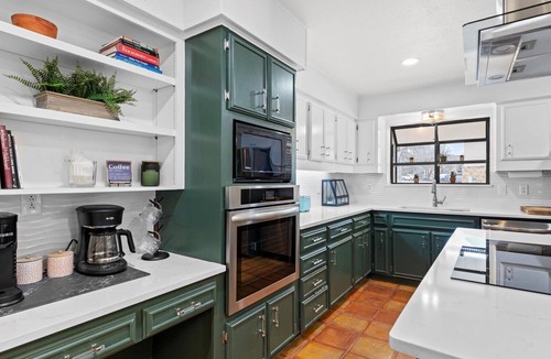 Seguin House | Honey Dreams on Lake McQueeney. Within minutes to tons of local attractions!