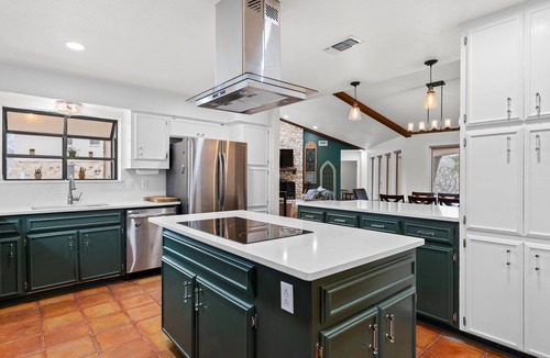Seguin House | Honey Dreams on Lake McQueeney. Within minutes to tons of local attractions!
