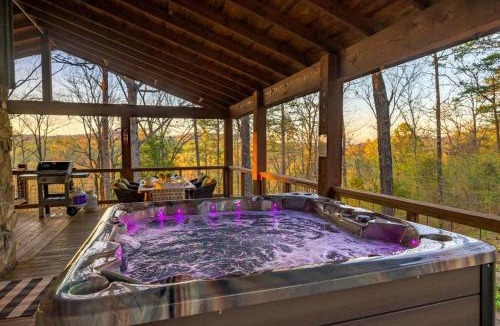 Octavia House | Honey Lodge Cabin - 2 King & 1 Queen Bed & Quiet