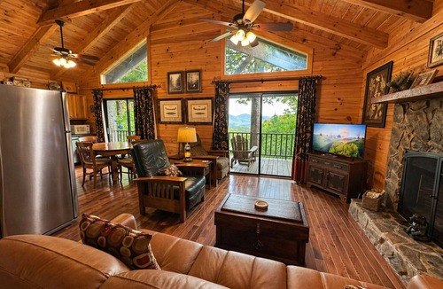 Hiawassee Cabin | Honey Lodge, Mtn View, Master Main, Dogs Welcome